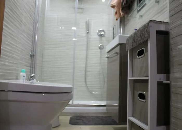 펜션 A Due Passi Dal Duomo 나폴리