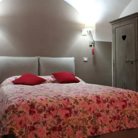 A Due Passi Dal Duomo * Napoli